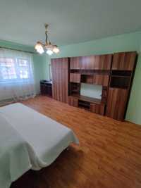 Inchiriez apartament 2 camere decomandat  situat in Arad cartier Alfa