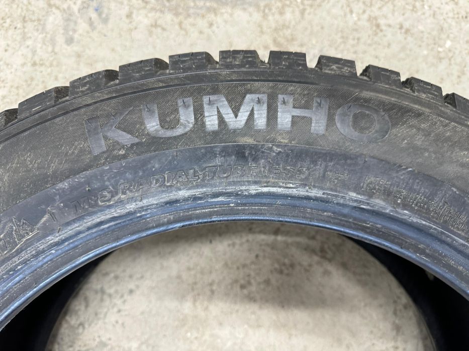Зимняя резина шипы KUMHO R19!