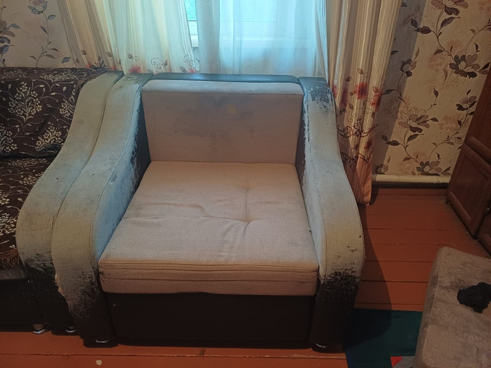 Диван для зала б/у