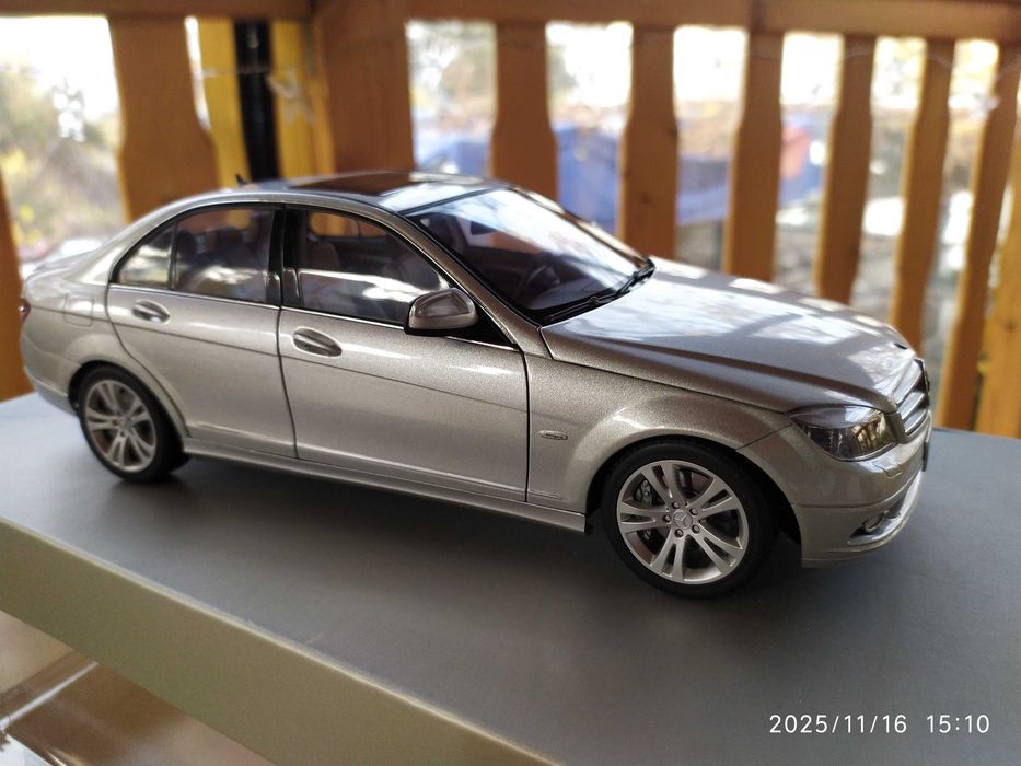 1:18 Autoart - Mercedes C-Class W204 Avantgarde