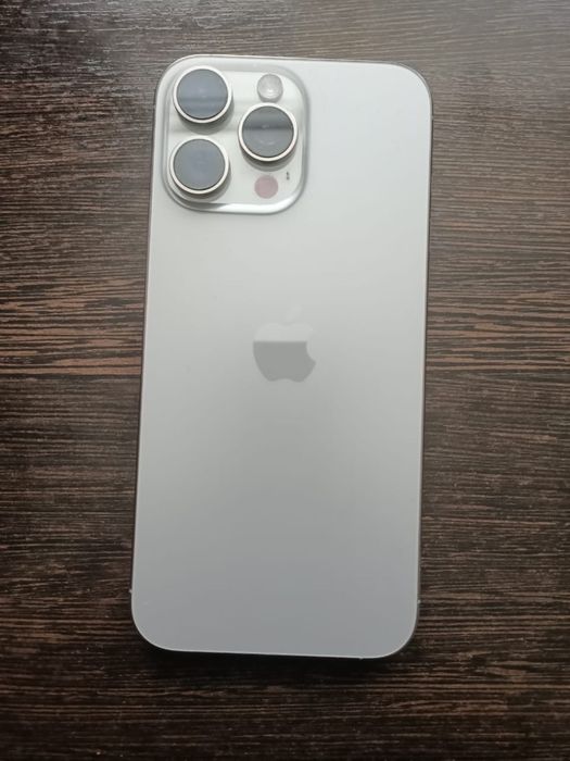 Продам айфон 16 про макс  с гарантией до 26 августа 2026 года