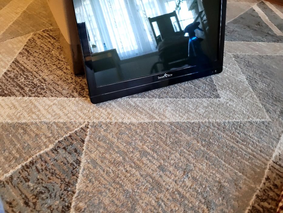 Vând TV smart tech 16"