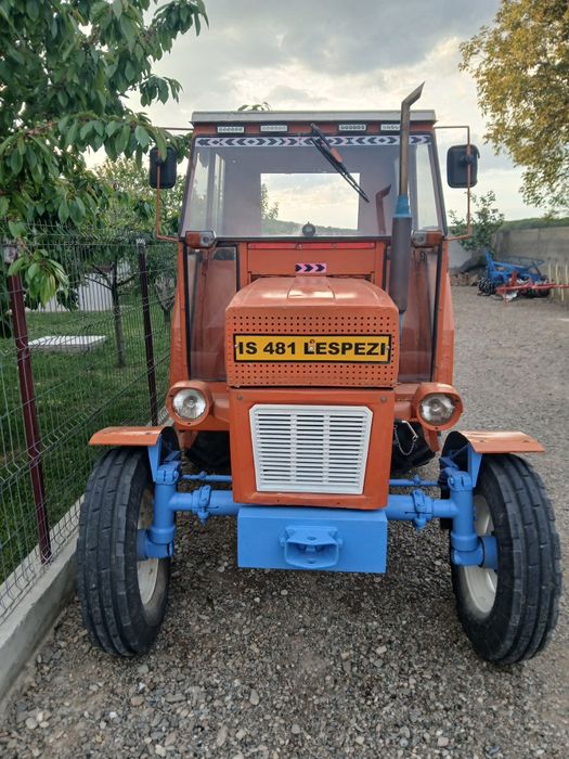Tractor universal 550 600 640