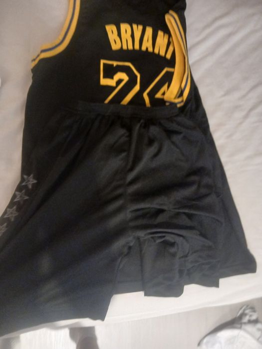 Tricou si pantaloni baschet