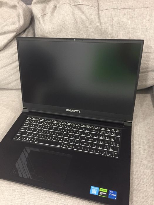 Лаптоп Gigabyte 17 inch