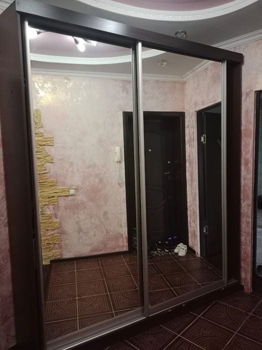 Продам для колидора шкаф