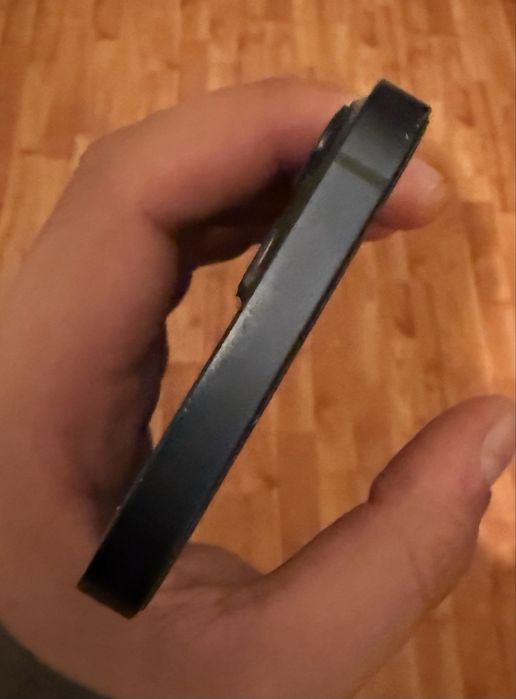Vand iphone 13 in stare buna