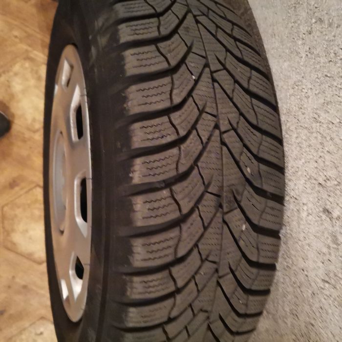 Гуми 195/65 15 с джанти за Vw