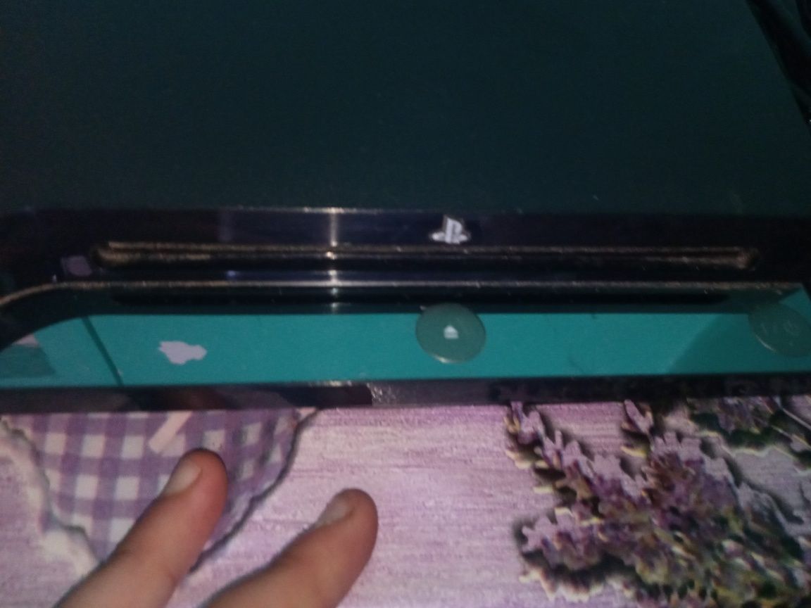 Vind PlayStation 3 urgent totul în regulă +o manete gratis 5 sidiuri .