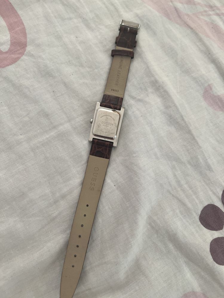 Дамски часовник Guess оригинален