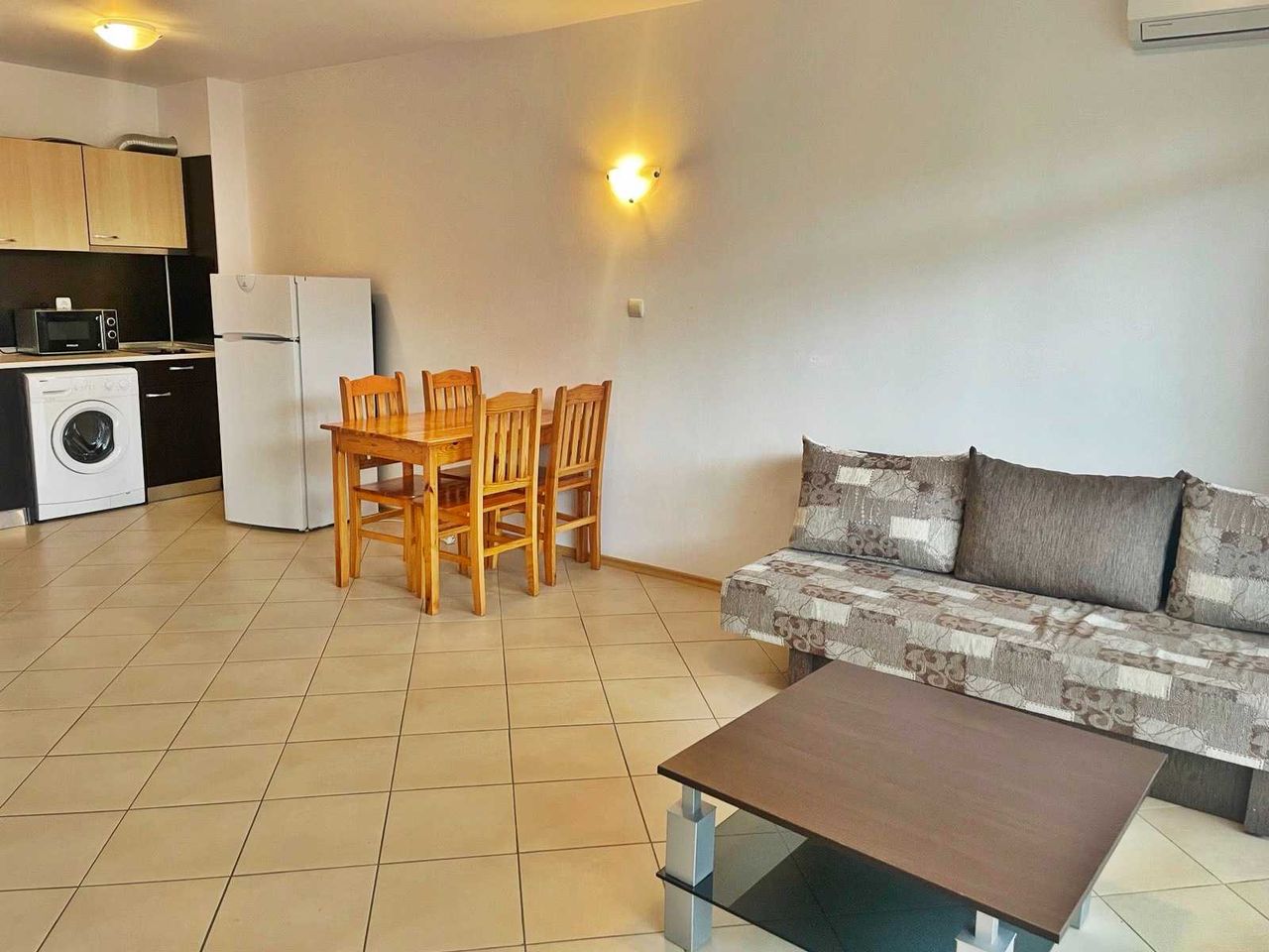 Продава се Двустаен апартамент в к.к. Слънчев бряг - 72 кв.м за 967 €/кв.м - Снимка #3