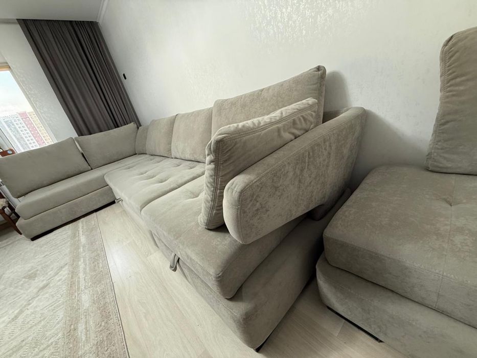 Продается углвой диван с пуфом