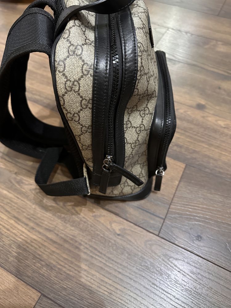 Gucci GG Supreme Monogram раница