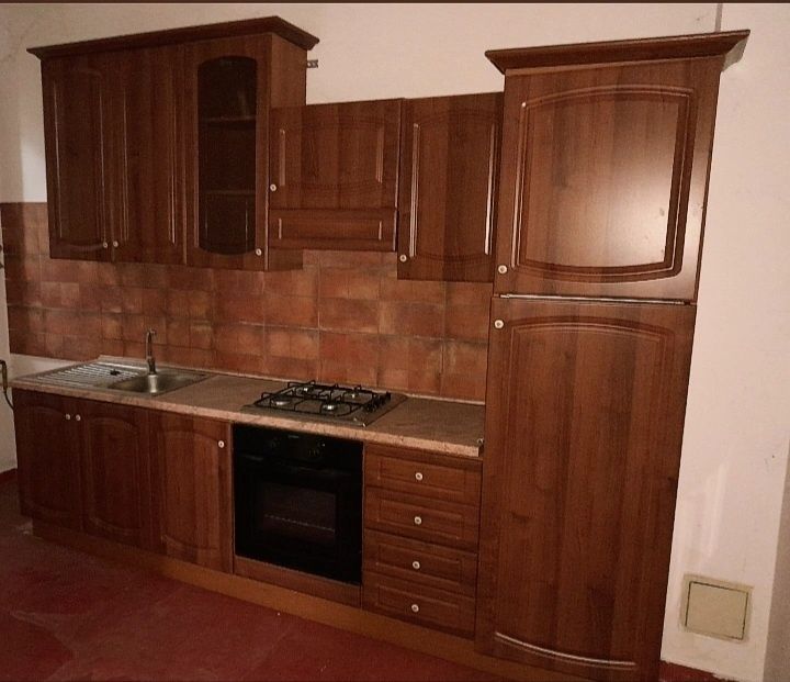 Bucătărie second-hand completă cu electrocasnice