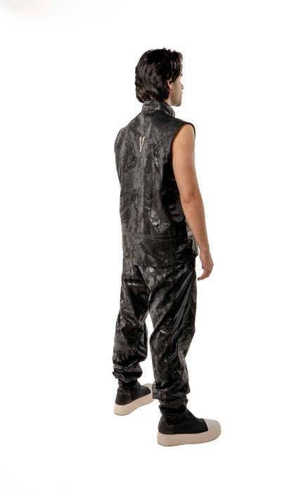 Designerul Vishisku lansează Jachetă Pantaloni Vestă Cargo Piele UK