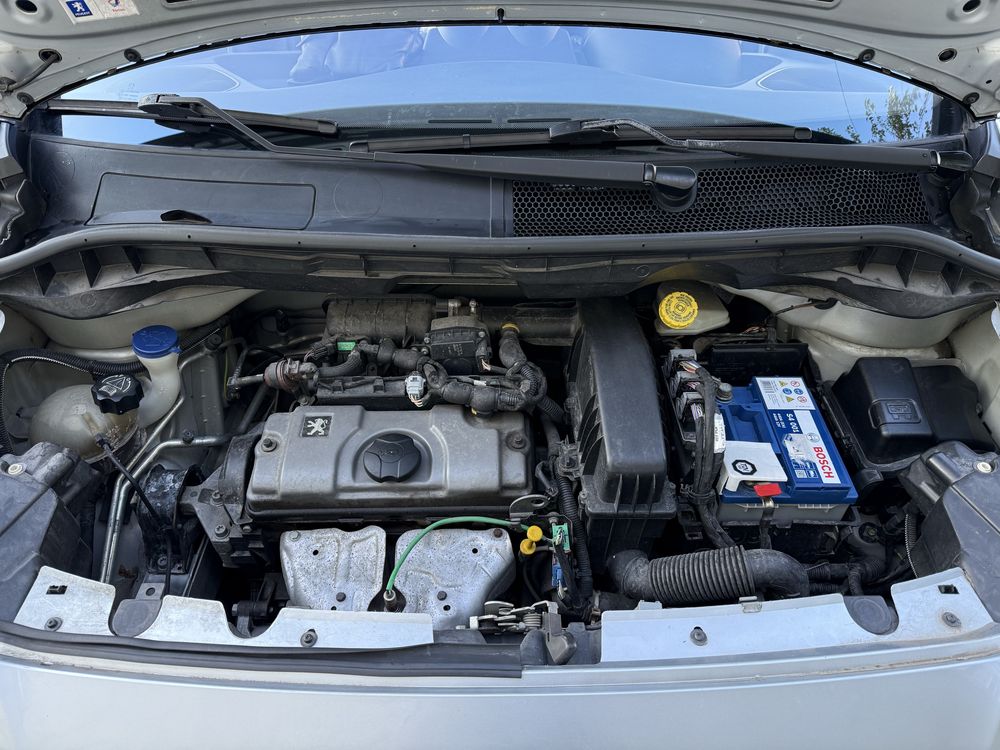 Peugeot 1007 1.4i бензин
