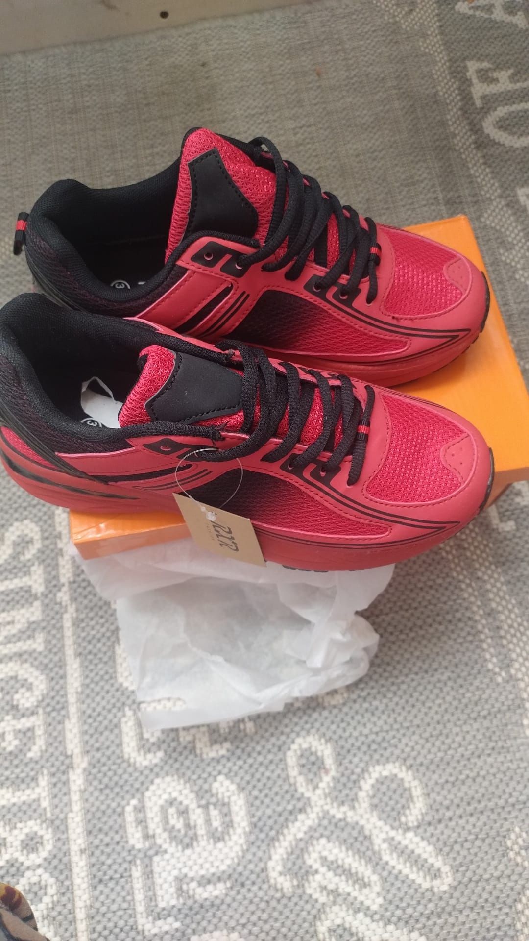Adidasi sport, rosu cu negru, comozi