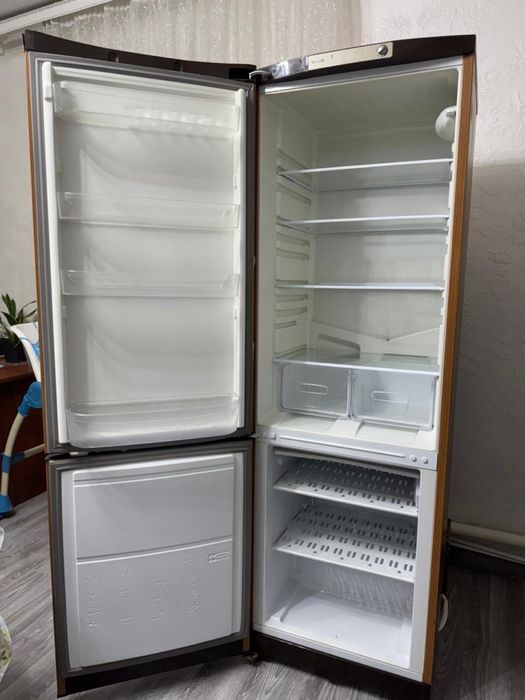 Продам холодильник все работает