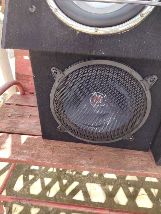 Subwoofer,amplificatoare,statii
