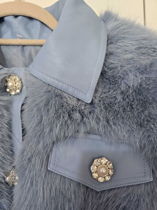 Синьо пухено палто