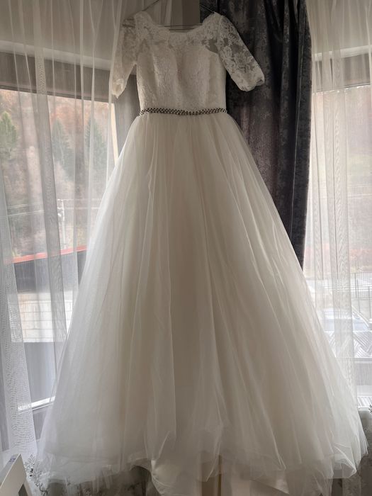 Rochie de mireasă cu trenă