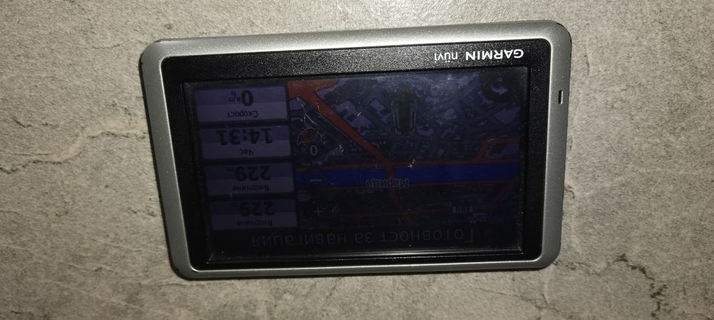 Продавам навигация Garmin nuvi 1350
