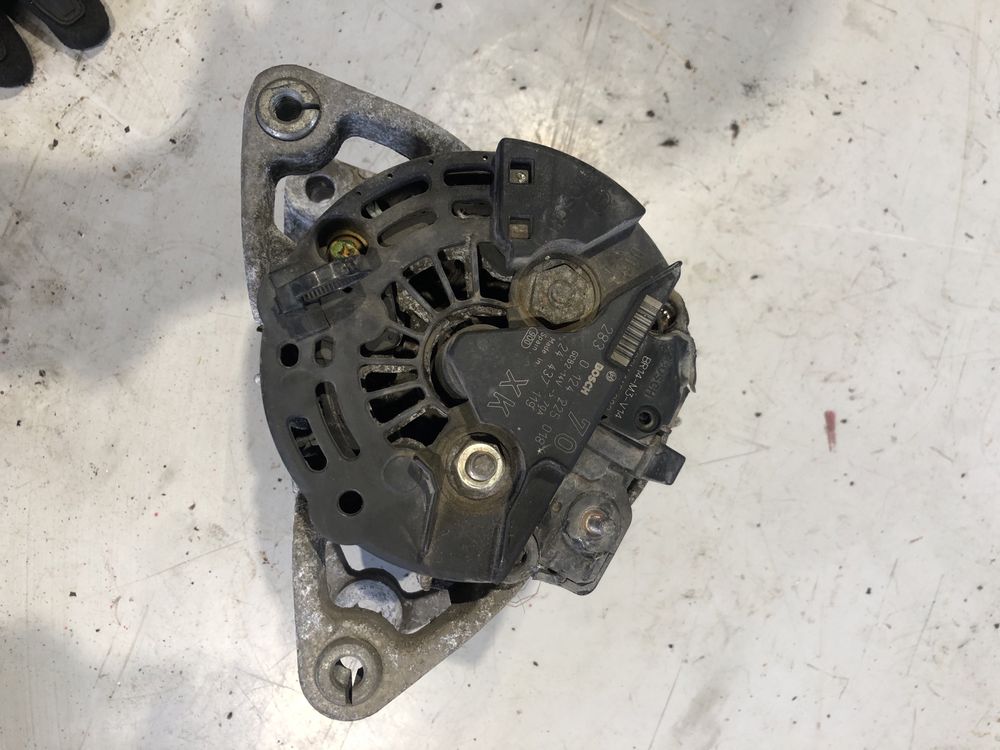 Alternator opel 70A cod: 0124225018. Motor 1.0i, 1.2i, 1.4i