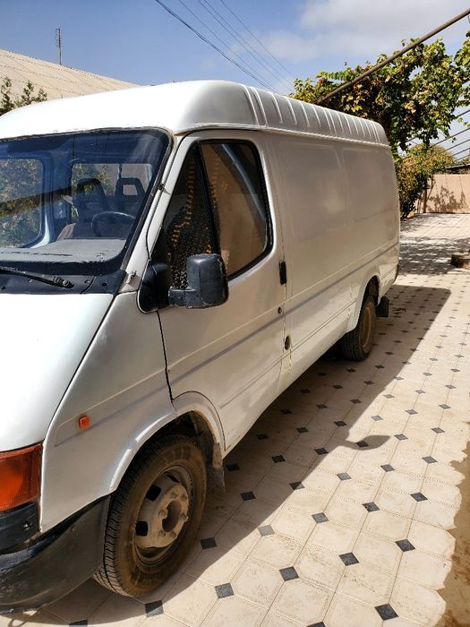Ford avtomobili  yaxshi holda