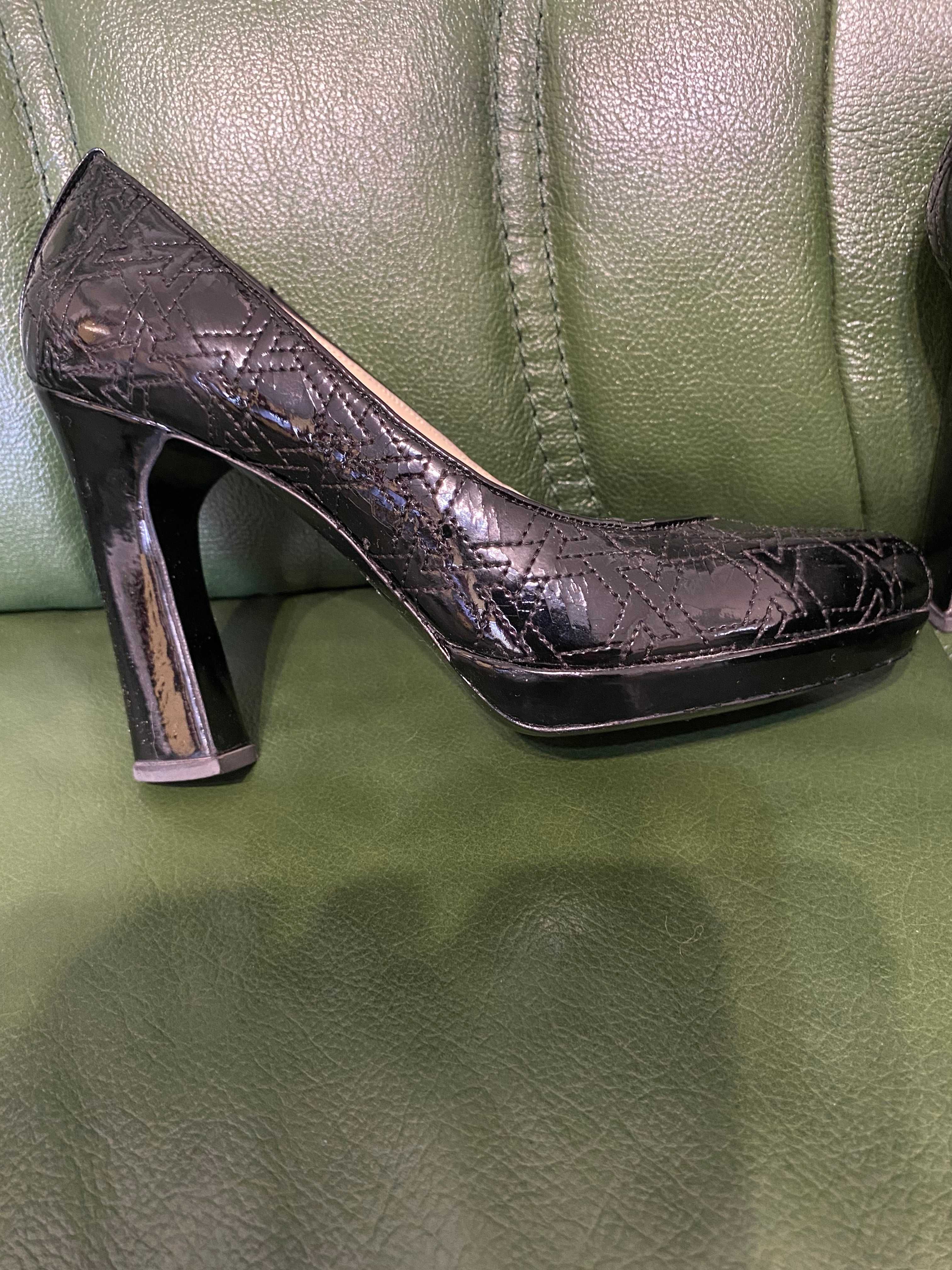 Pantofi eleganti de dama din piele lacuita Sandro Vicari