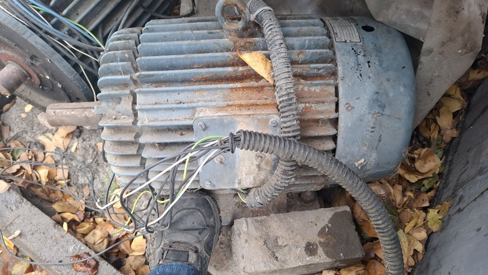 Продам электродвигатели.