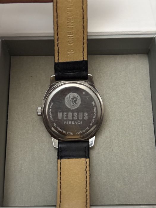 Часовник Versace versus  vspbu0118