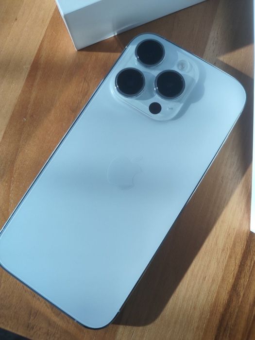 iPhone 14 Pro 128 GB + подарък 3 бр нови стъклени протектора