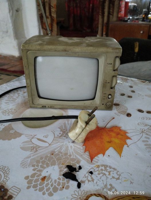 Продою маленький телевизор