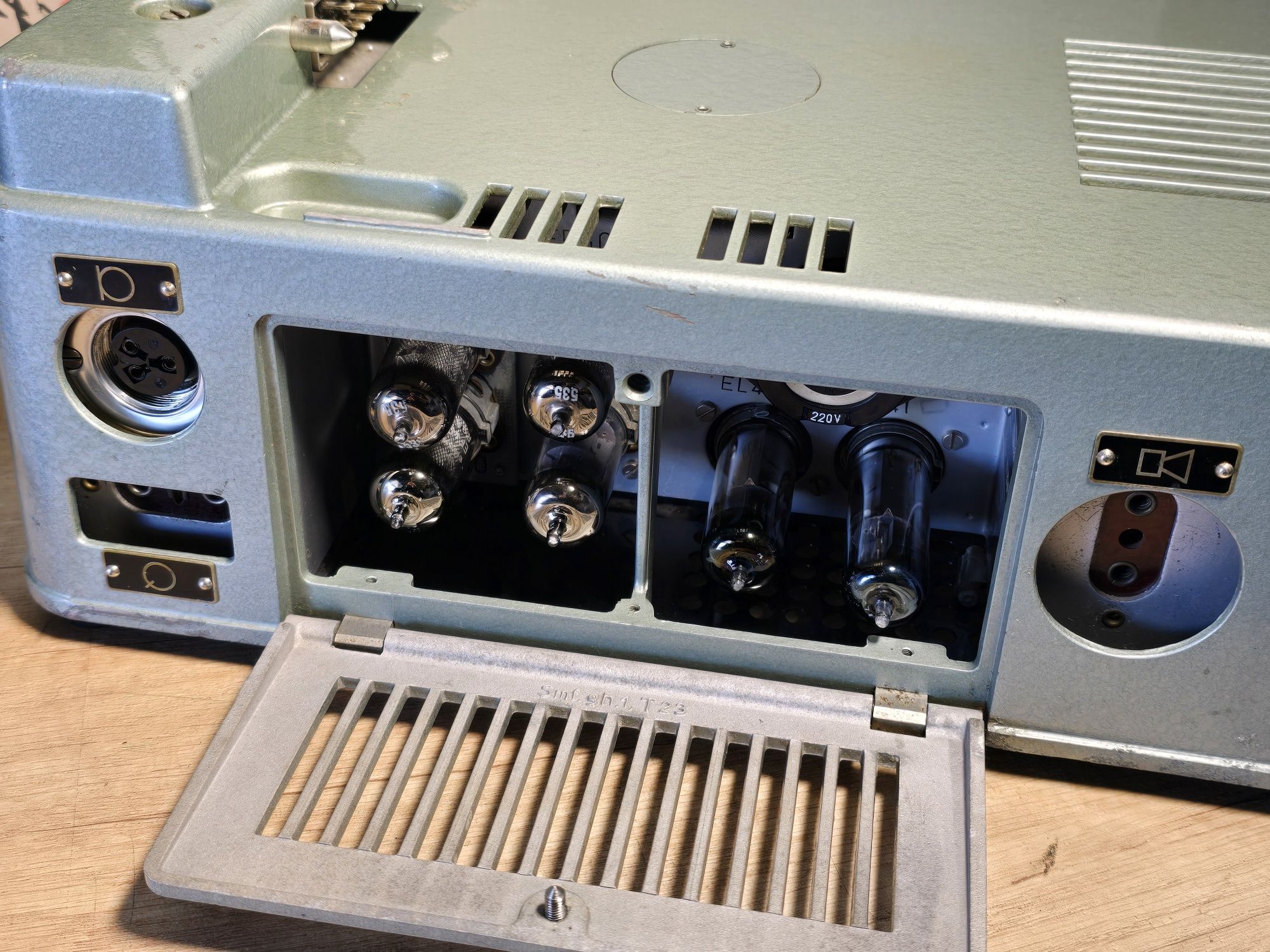 Video proiector 16mm SIEMENS 2000, amplificator audio cu lămpi