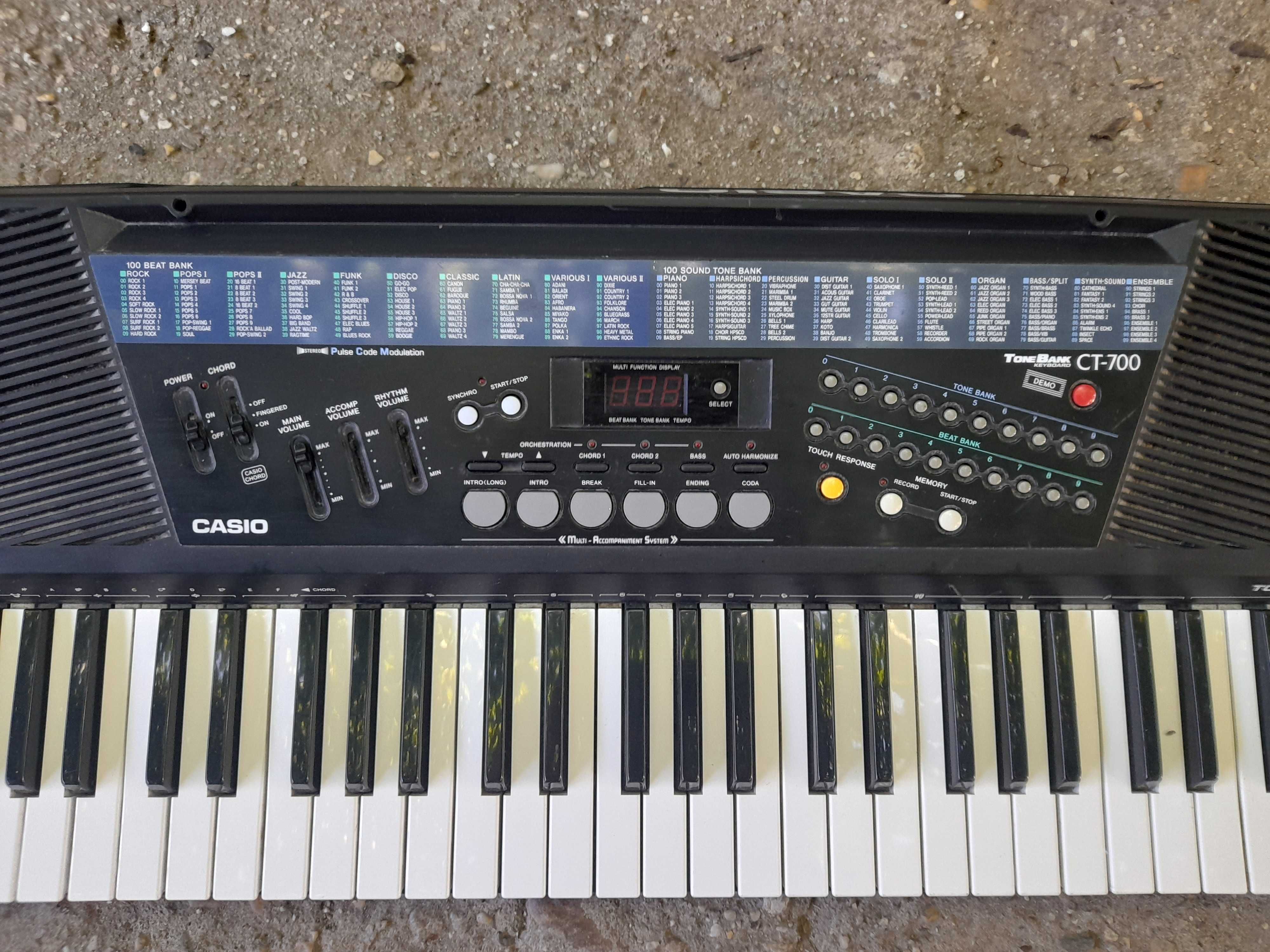 orga electronica Casio CT-700