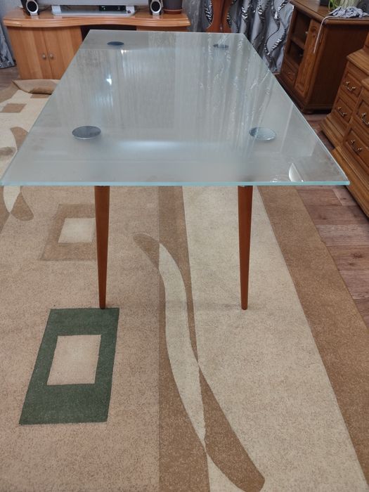 Продам стеклянный стол