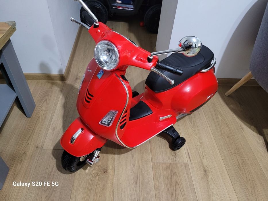 Motocicleta / Scuter electric copii Vespa 12V