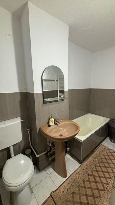 Vand apartament decomandat