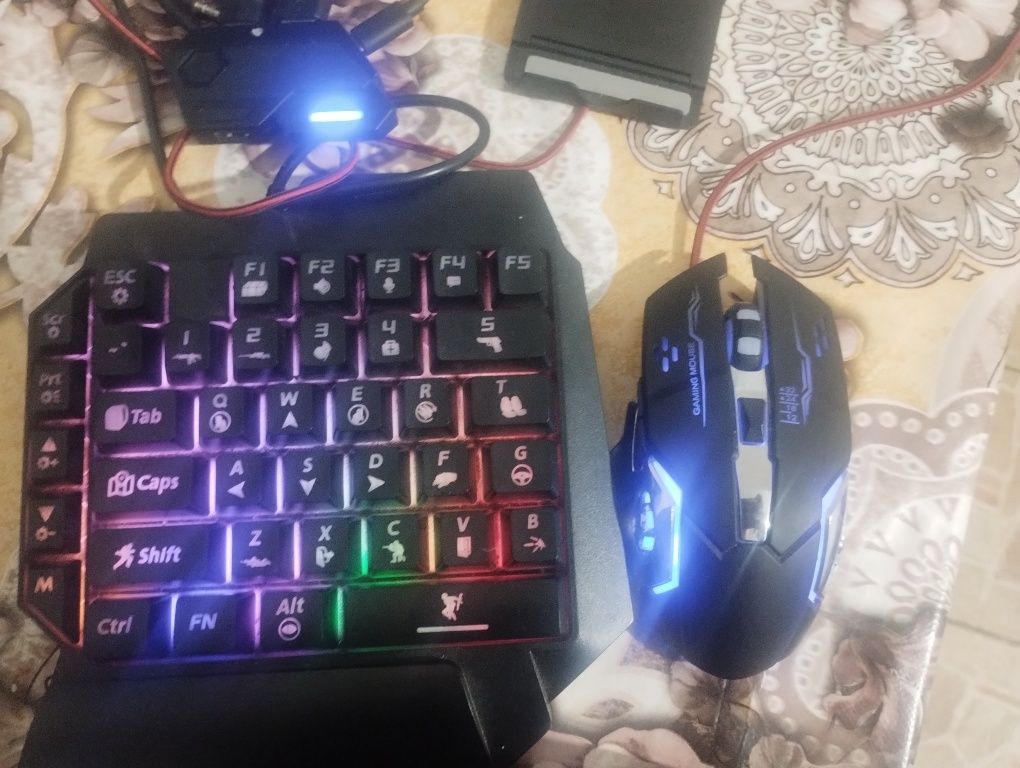 Vand tastatura si mouse pentru telefon