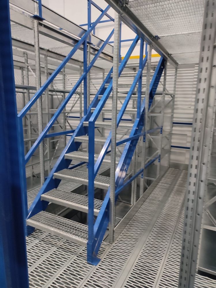 Mezamin Rafturi metalice