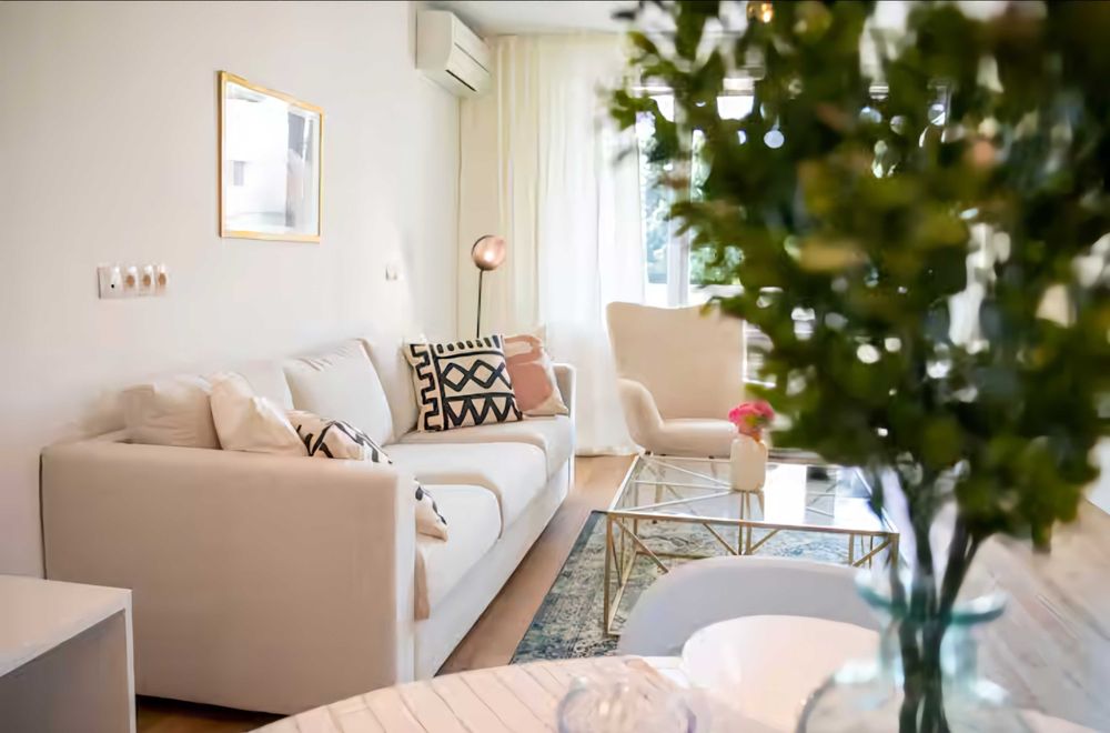 Семеен апартамент с две спални в кв. Лозенец до НДК и Метростанция