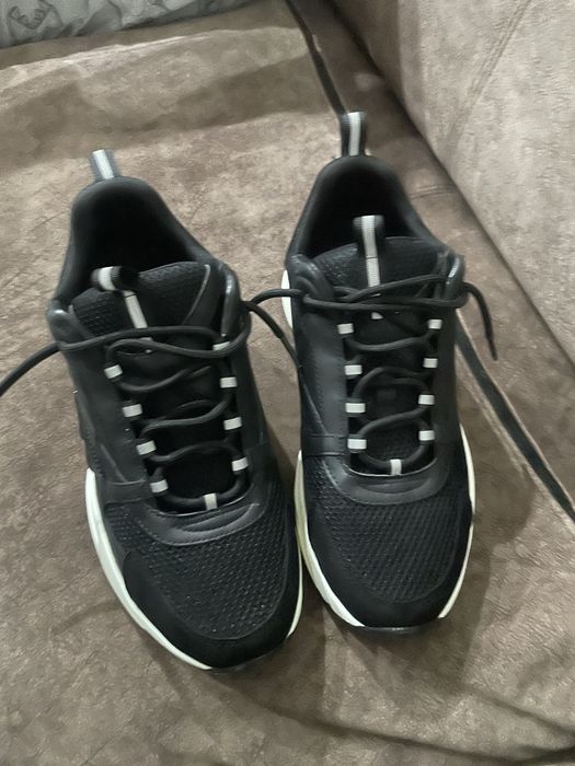 Dior b22 leam purtat de doua uri