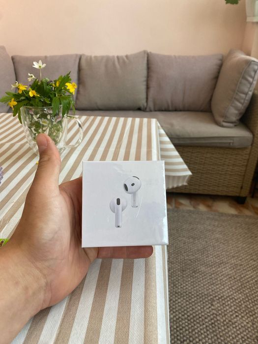 Apple Airpods 4 noi
