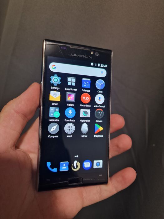 Lumigon T3 – Telefon rar, cu Night Vision, carcasă din oțel