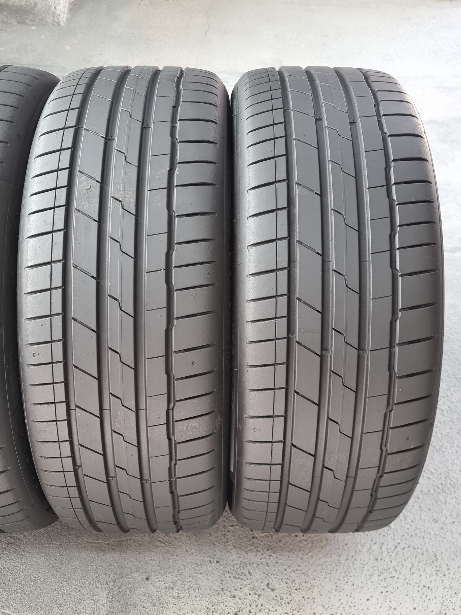 225/45/19 Hankook 4Броя: 300лв 6.2мм