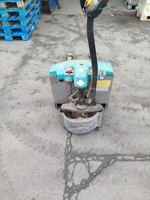 Pers jurid vinde transpaleta electricA AMEISE producator JUNGHEINRICH