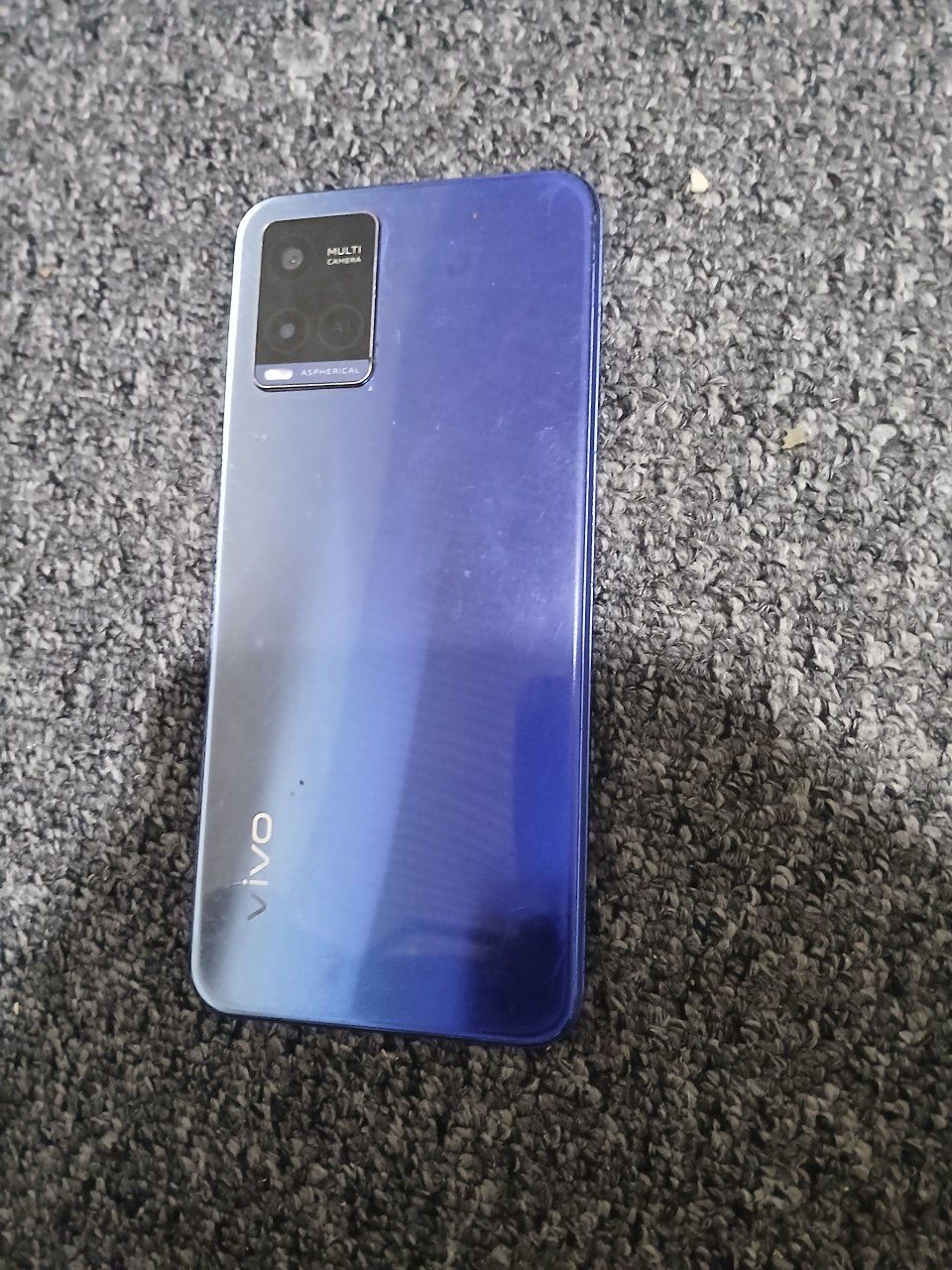 Vivo y21 e holati  yaxshi pul kerak