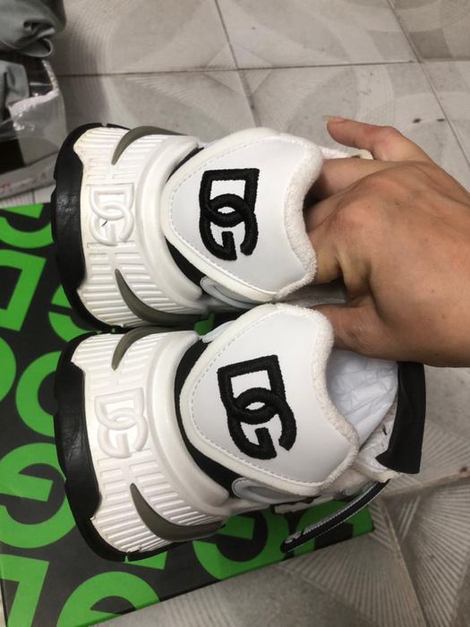 Vand 2 perechi adidasi DG - Noi