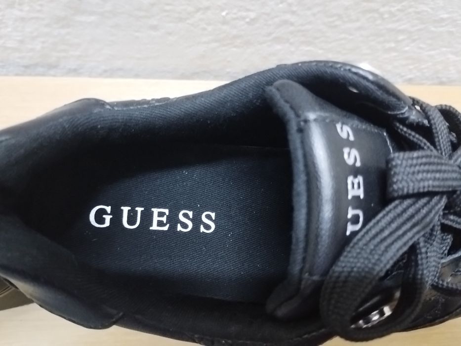 Încălțăminte de firma Guess piele naturala
