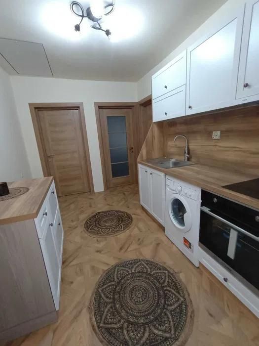 Дава се под наем Тристаен апартамент в Пловдив, Център - 120 кв.м за 775 € - Снимка #3